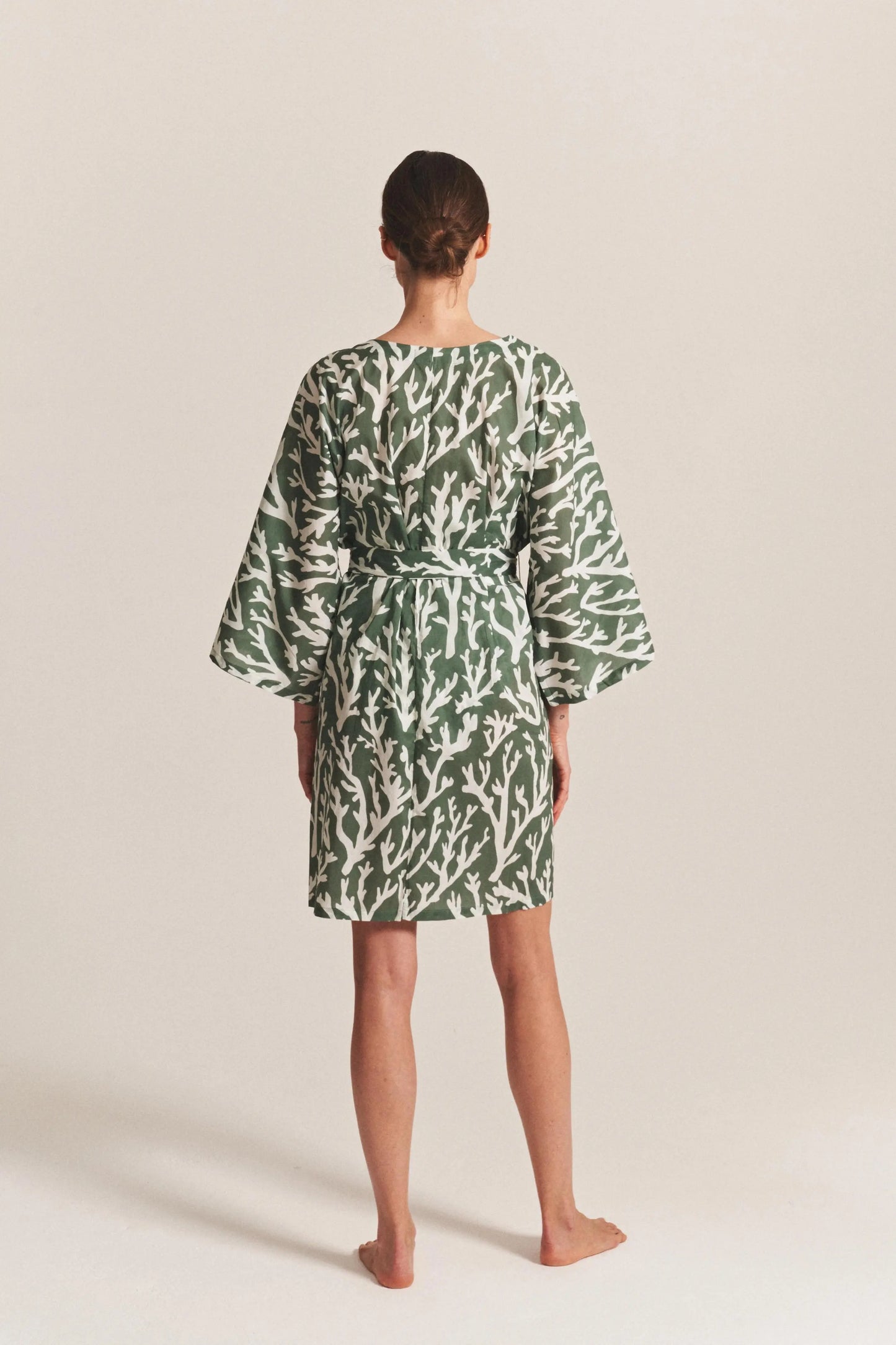 SHORT KIMONO COVER-UP IN JUNGLE CORAL